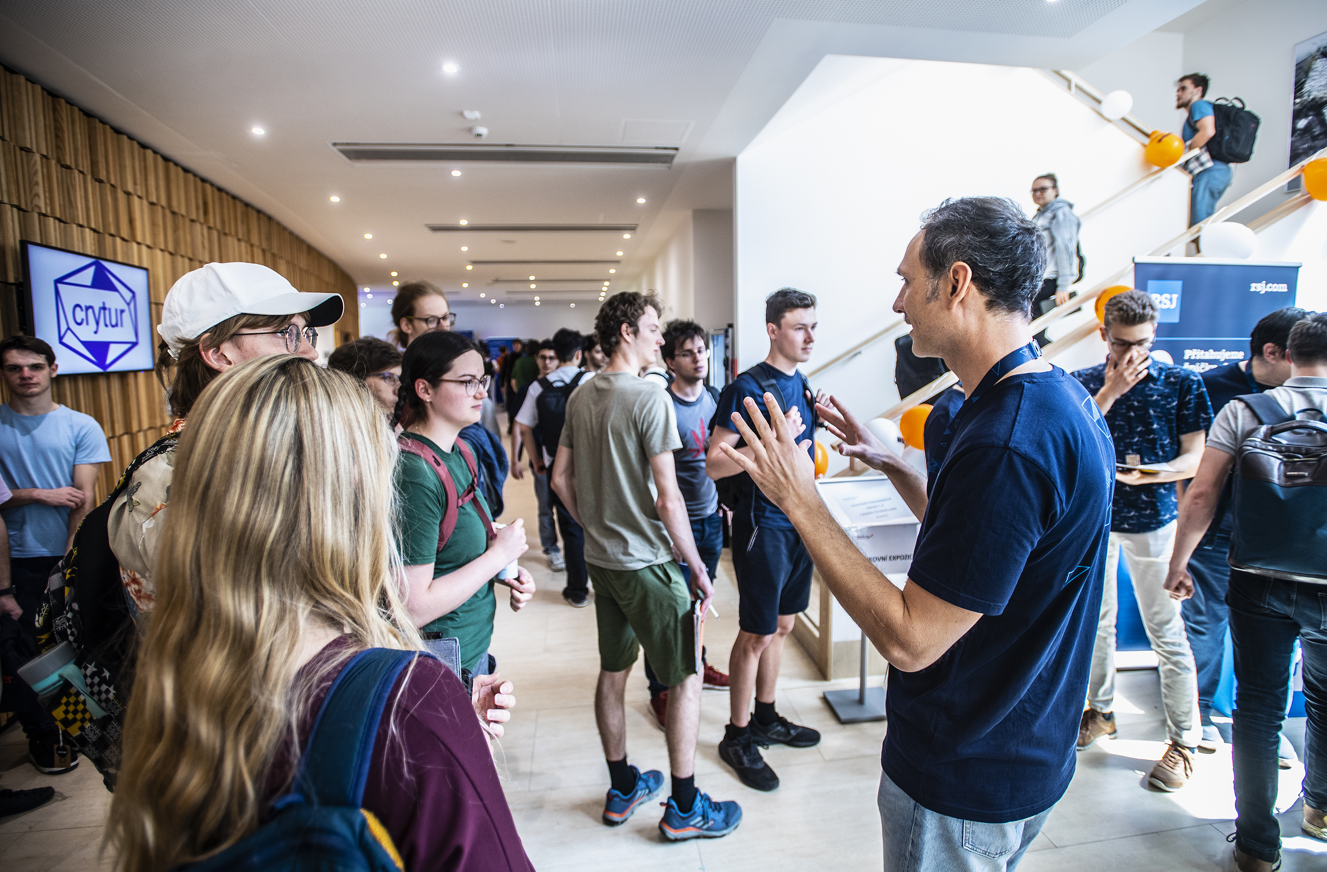 Studenti pracující na projektu